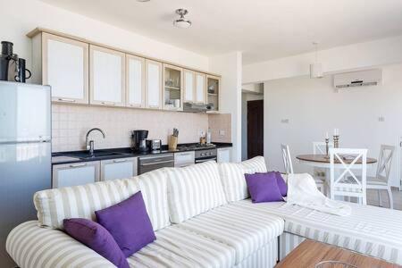 Joya Cyprus Mermaid Penthouse Apartment Agios Amvrosios  ภายนอก รูปภาพ