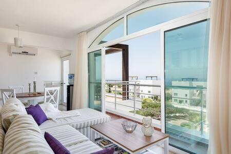 Joya Cyprus Mermaid Penthouse Apartment Agios Amvrosios  ภายนอก รูปภาพ