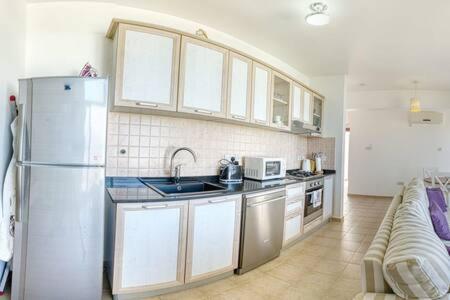 Joya Cyprus Mermaid Penthouse Apartment Agios Amvrosios  ภายนอก รูปภาพ