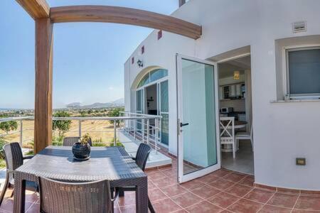 Joya Cyprus Mermaid Penthouse Apartment Agios Amvrosios  ภายนอก รูปภาพ